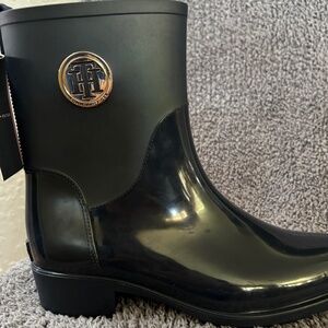 NEW ! Tommy Hilfiger Women's TWKippa Rain Boots Dark Blue Size 8W